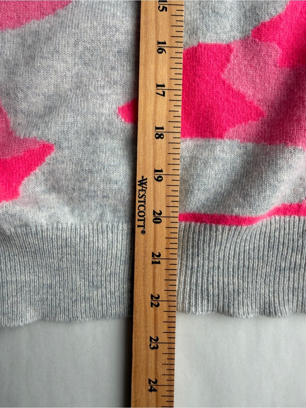 Brodie Cashmere Neon Camo Print Crewneck Sweater Pink Grey Size (S) - Picture 8 of 10